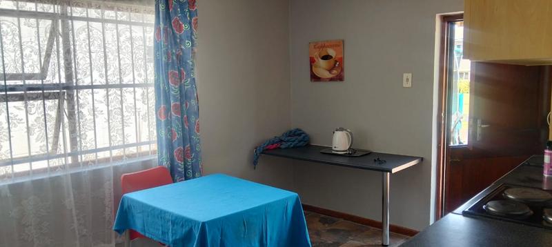 To Let 2 Bedroom Property for Rent in Oakdene Western Cape